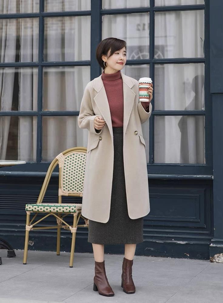 羊毛衫 这才是40+女人该有的打扮,用“大衣+半身裙”,展现出熟龄气质美