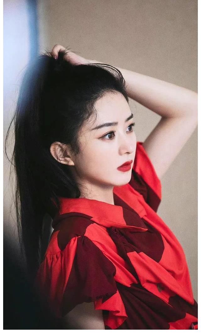 趙麗穎上一階段代言綜藝雜志各種美圖層出不窮，突然沉寂好想你