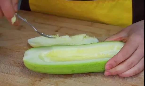 1根西葫芦4个鸡蛋，这种吃法将成为经典，素食也可以很美味