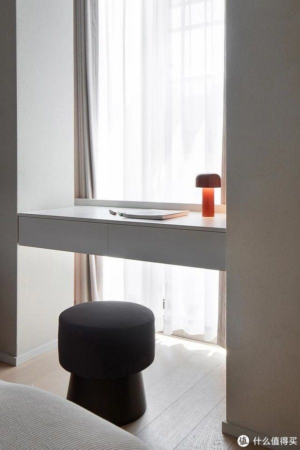 楼梯|她家客厅太好看了，一进门就被美到，喜欢这样简单不花哨的装修