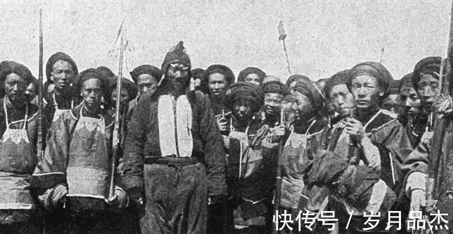 老人#清朝一户人家办丧事遇暴雨,老人预言要出贵人,多年后成真!