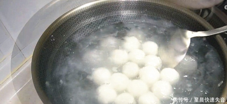 花生里放勺黑芝麻,酒店一碗38,在家做只花6元,香甜软糯好吃