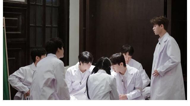 密室大逃脱|作为一档网络综艺,它凭什么一直那么火?连续三季位列热榜前三