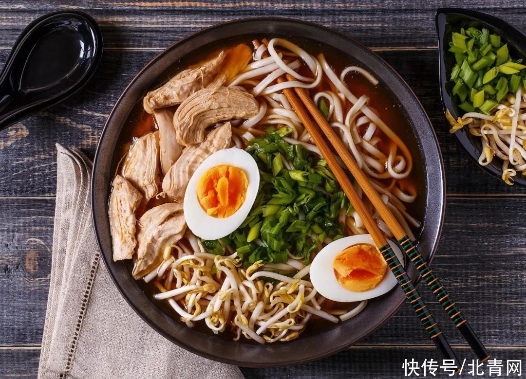 荞麦凉面|夏季宜吃面，这碗最适合，带走暑湿，不长胖，保健康~可别吃错了