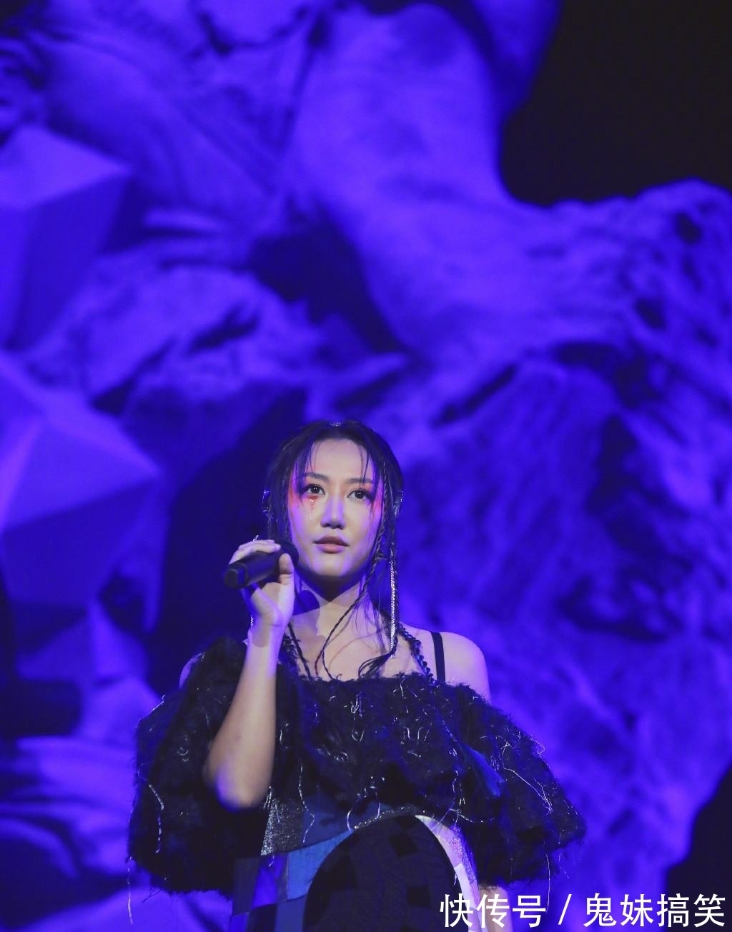 年终|创作女星歌词被抄袭!网红作家「拼凑8首歌」夺大奖 隔6年终认错