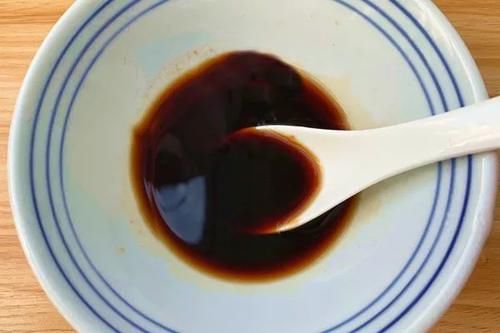 好吃到连虾壳都不放过的油焖大虾！10分钟轻松搞定，酱香浓郁 ，上桌秒光