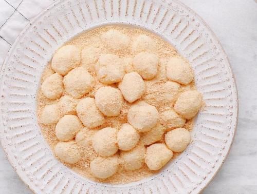 糯米糍粑不用买,一斤糯米粉做一盘,随取随吃特方便,日常小零食