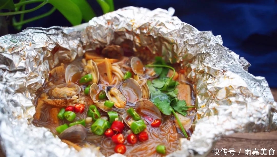 不愧是逛夜市必点小吃,香辣爽口,鲜美十足,好吃到舔壳!