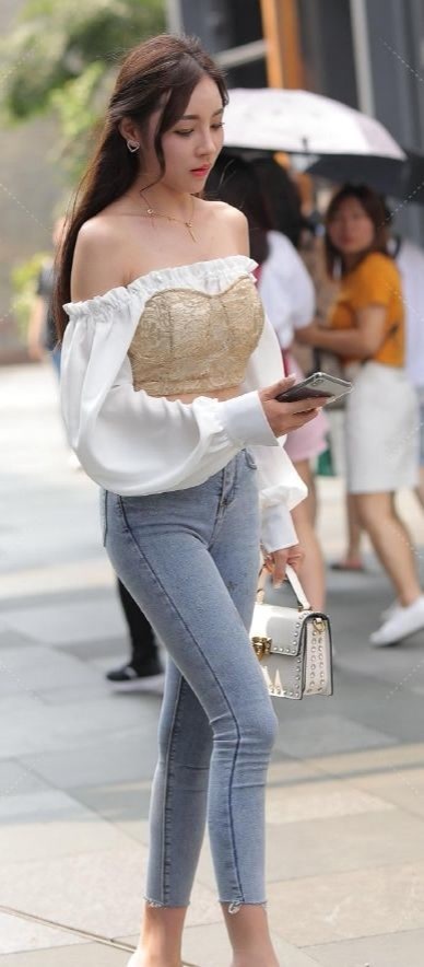 牛仔裤 穿着卡其色,时尚而老成,充满高级感