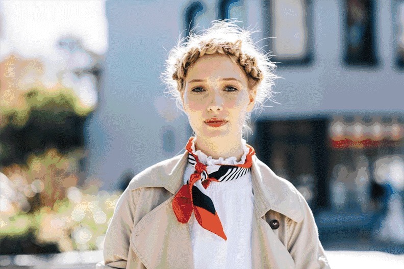 外套太多看得眼花缭乱,今年“牛仔外套”潮流来袭,谁穿谁好看