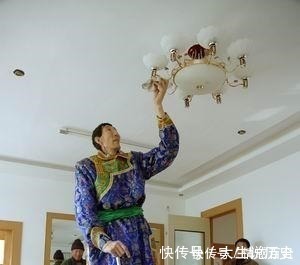 一家人|比姚明还高的鲍喜顺,不顾医嘱花甲得子,如今一家人怎么样了!