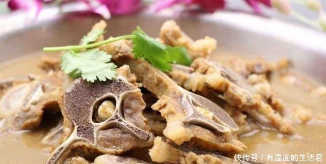 炖羊肉无需太多调料,但这3样缺一不可,羊肉鲜美,没有腥膻味