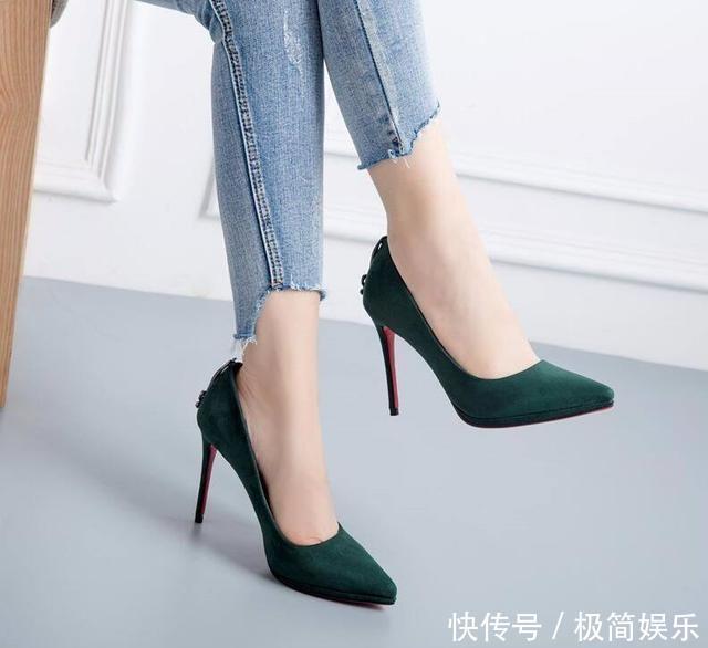 脚背 简约冷风尖头高跟鞋,细高跟鞋穿出随意感