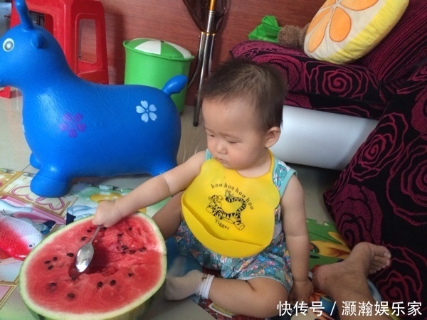 呦呵|爷爷带3岁孙子去卖西瓜,妈妈不放心,爷爷发来照片妈妈笑喷