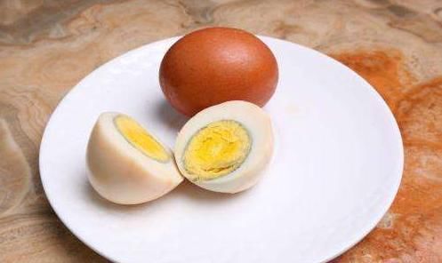 嘴唇|春天嘴唇干裂、脱皮老中医2个民间小偏方,马上见效