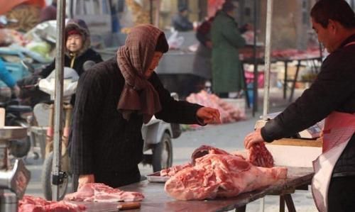  菜市场|为什么到超市买肉，比菜市场更便宜肉摊老板说出真相