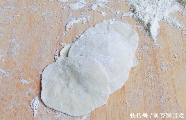 蒸包子时,记得不要只加酵母,面里加2样,包子又白又软又香又甜