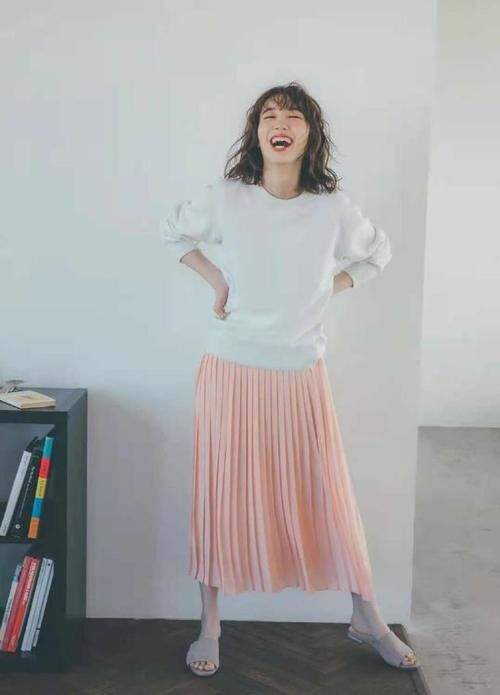 太好了,春夏最美的“基本款穿搭”赏析在此,日本优衣库真给力