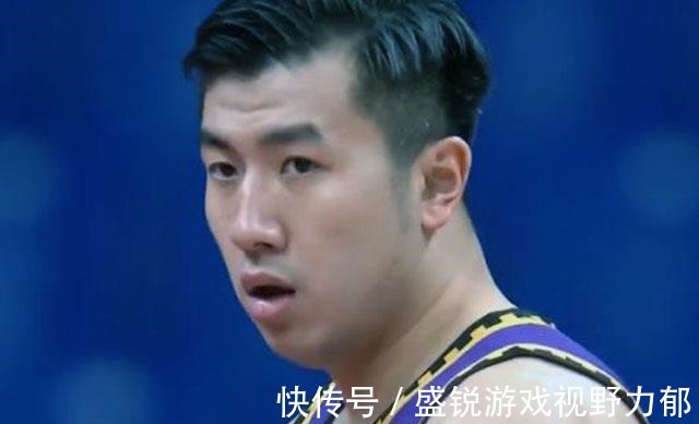 李春江|王哲林助攻李添荣暴扣!上海队新外援爆发,马布里在场边怒斥球员