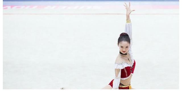 《舞蹈生》完美結(jié)束，金晨穿靴子熱舞，粉絲熱議不斷