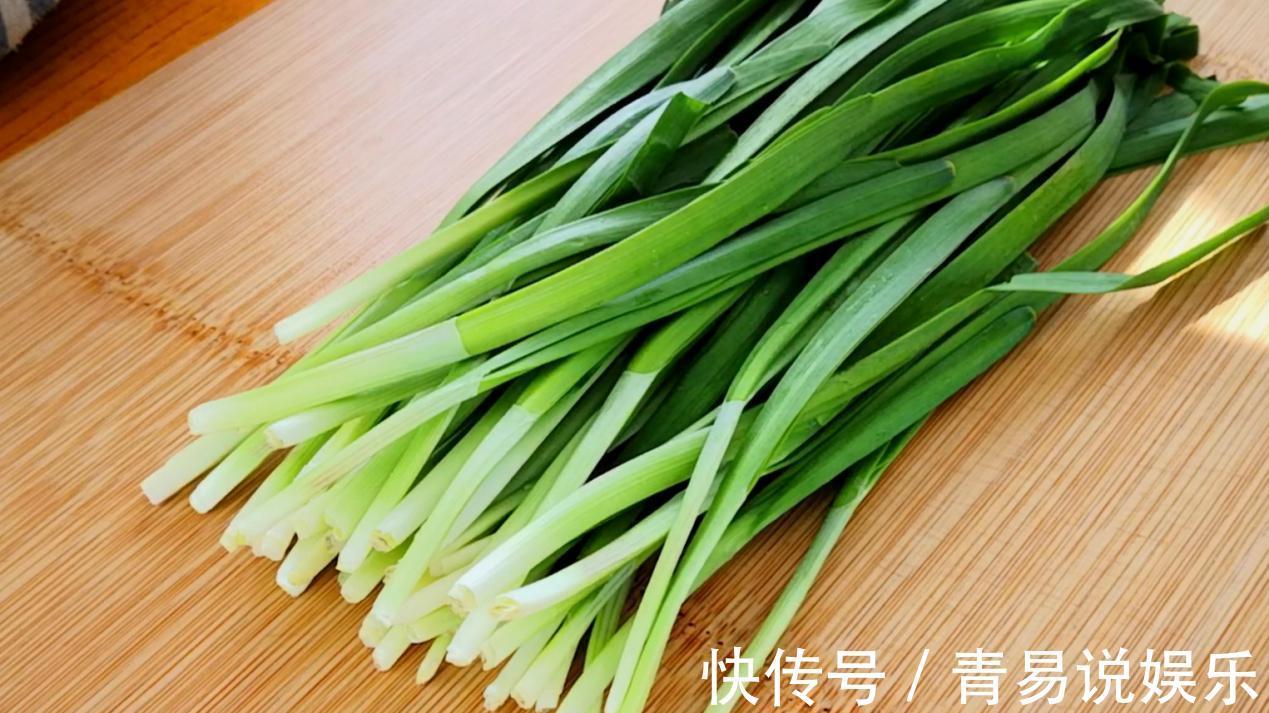 土豆不要炒着吃了,教你秘制新吃法,皮薄馅大,一上桌就被抢光