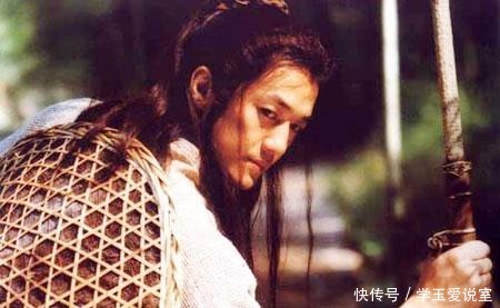 打败|《笑傲江湖》令狐冲打败岳不群,除他自己厉害,东方不败也有出力