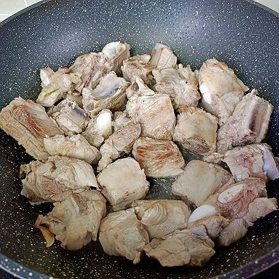 卤蛋腐竹焖排骨