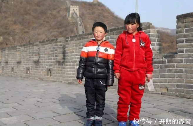 那个雪天徒步4.5公里，满头冰花去上学的男孩，后来过得如何