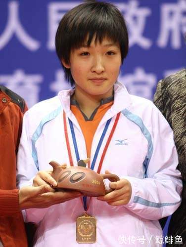 石川佳纯|刘诗雯、石川佳纯少女时代合影照,天真烂漫,摇身一变少女变美女