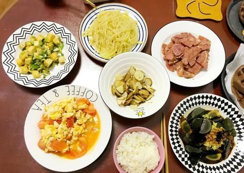 晚餐|70后夫妻晚餐做了6个菜，网友：对得起没在家的孩子吗？