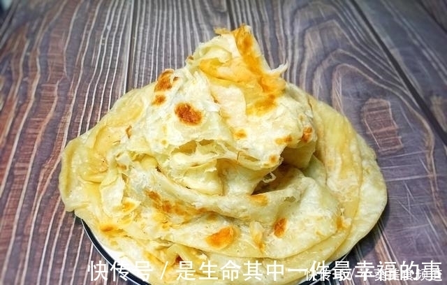 保鲜膜|奶奶用了一辈子的烙饼做法,外酥里软,凉了不硬,比外面卖的好吃