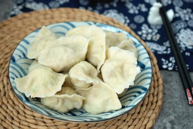 都说我家的饺子素馅儿比肉馅香，没别的，我调素馅只放3种调料