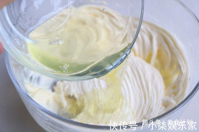 简单几步，教你在家做曲奇饼干，又酥又脆比买的好吃，特别解馋