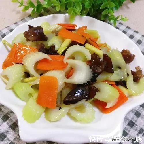 最适合春天吃的家常菜，有荤有素，清香几味，上桌都抢着吃！