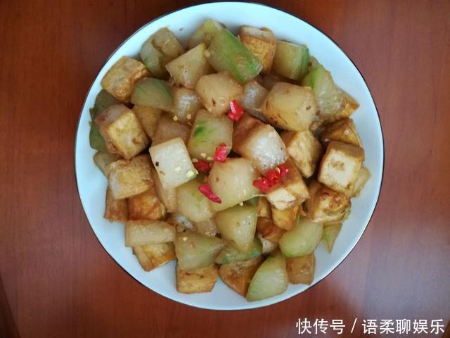 锅中|入秋后多吃冬瓜,和豆腐简单烧一烧,鲜香入味还下饭