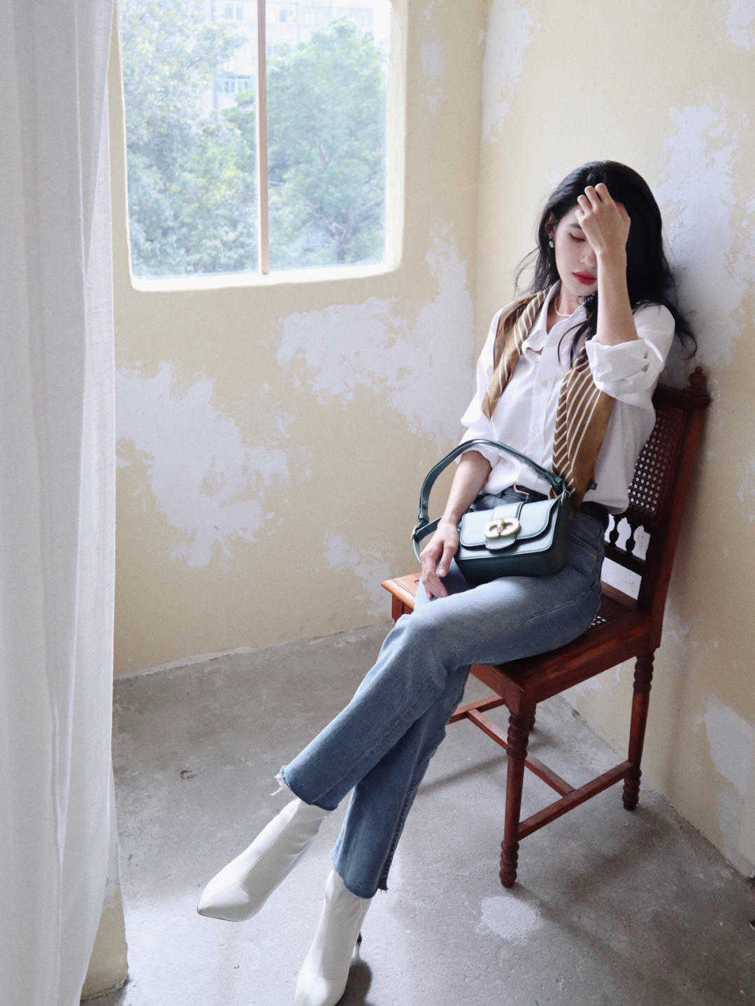 气质|牛仔裤这样搭配，你也可以变得很气质，简单又时髦