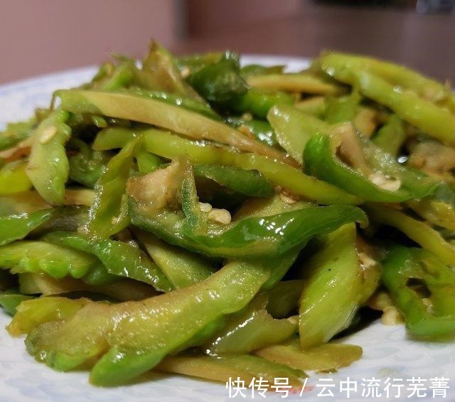 苦瓜|尖椒炒苦瓜，香辣可口，下饭菜！