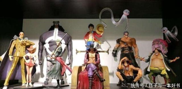 二次元|七十岁老人看着一墙模玩手办,回忆自己的童年,玩具不只是二次元