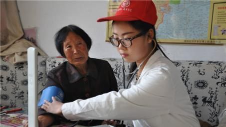 慢性疾病|50到60岁以上的老人，血压水平多少才算是正常？标准不一样