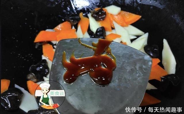 这三样素菜一起炒,秋天吃它特营养,我家一周吃3次,次次都光盘