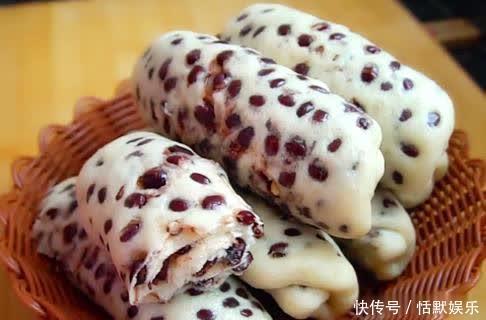红豆裹进面团,擀一下卷一卷,上锅一蒸美味即成,香甜好吃又简单