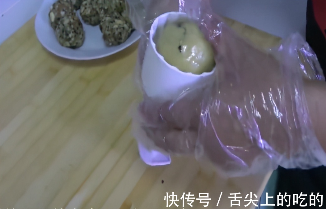 面团|老式五仁月饼的家常制作方法,馅料十足,做法简单,美味可口