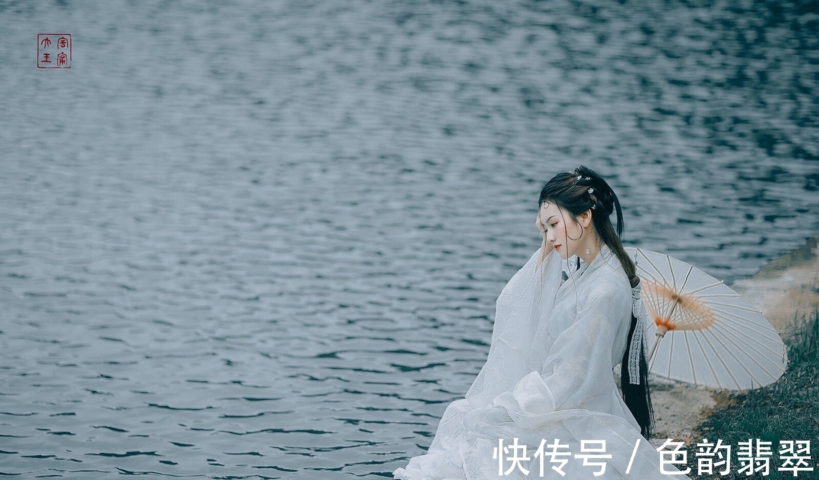 绛袍春浅护云暖&秋江渺渺芙蓉芳，秋江女儿将断肠，绛袍春浅护云暖，翠袖日暮迎风凉