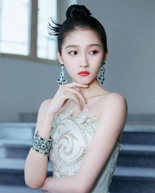 ?女生脸上有这5个“特征”，属于天生的“美人胚子”，越看越惊艳