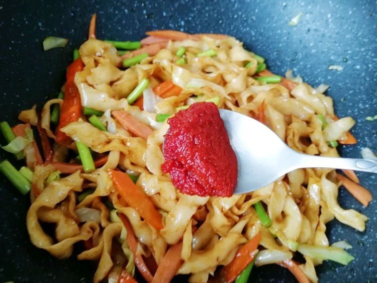 想吃炒面，自己在家就能做，简单几步就出锅，经济又实惠