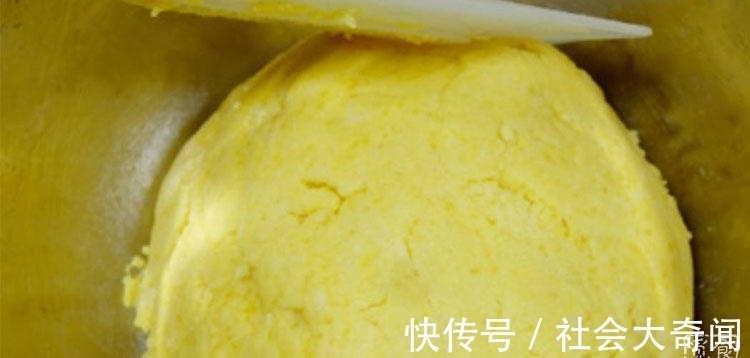 杂粮|玉米面窝窝头，用杂粮制作，健康营养颜色也好看，还寓意十全十美