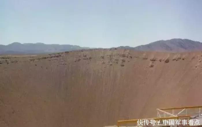 原子弹|原子弹威力到底有多大?当看过这些核试验场地的天坑后,你就懂了