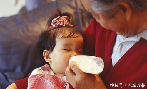 水温|1岁宝宝除了姥姥冲的奶粉,其他人的都不喝,妈妈尝了一口就懂了