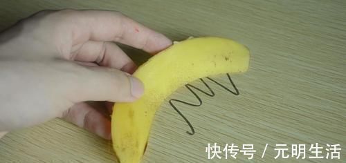 塑料袋|吃剩的香蕉皮“半点”都别扔,用途太厉害了,好多人都不懂,学学