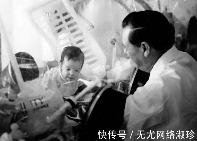 隔离罩|“泡泡男孩”：12岁才走出隔离罩，在死亡前才首次触摸到妈妈